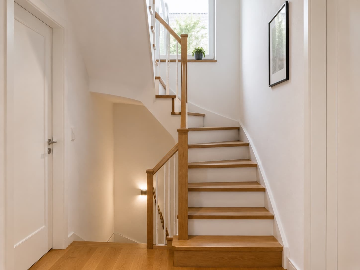 Half-turn oak staircase running along the walls